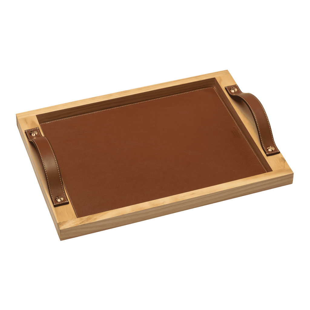 Bandeja de madera con asa de piel color marrón y costuras visibles, ideal para decoración o servir.