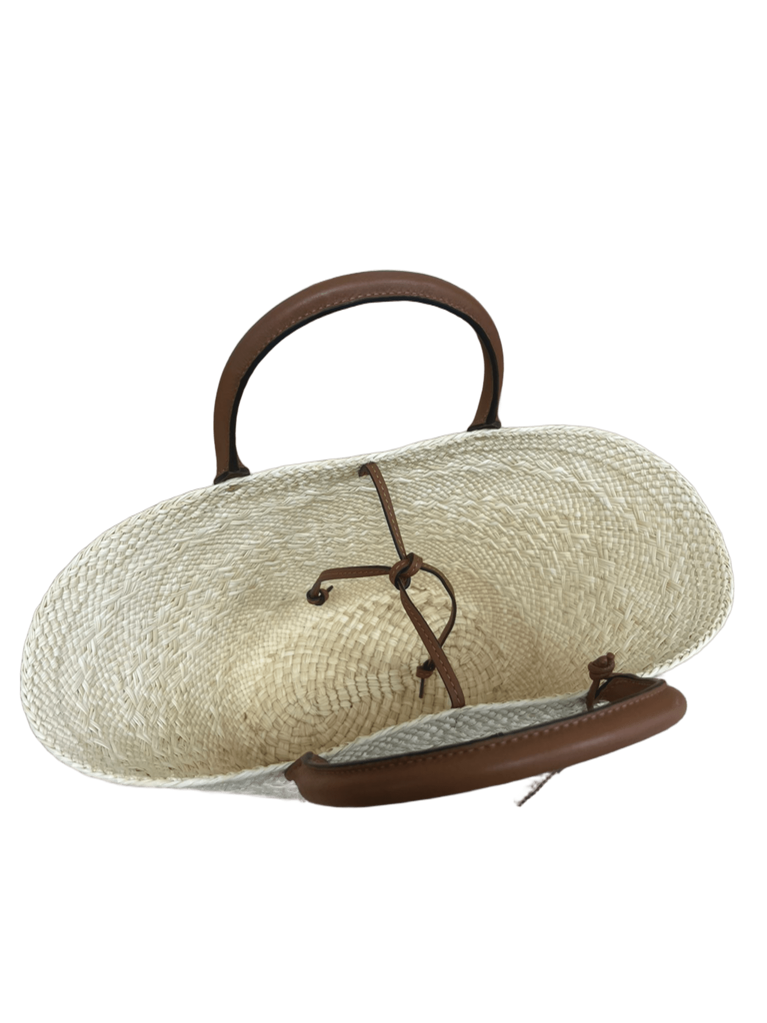 Bolso capazo palma de Iraca y charm delfín de piel vista interior