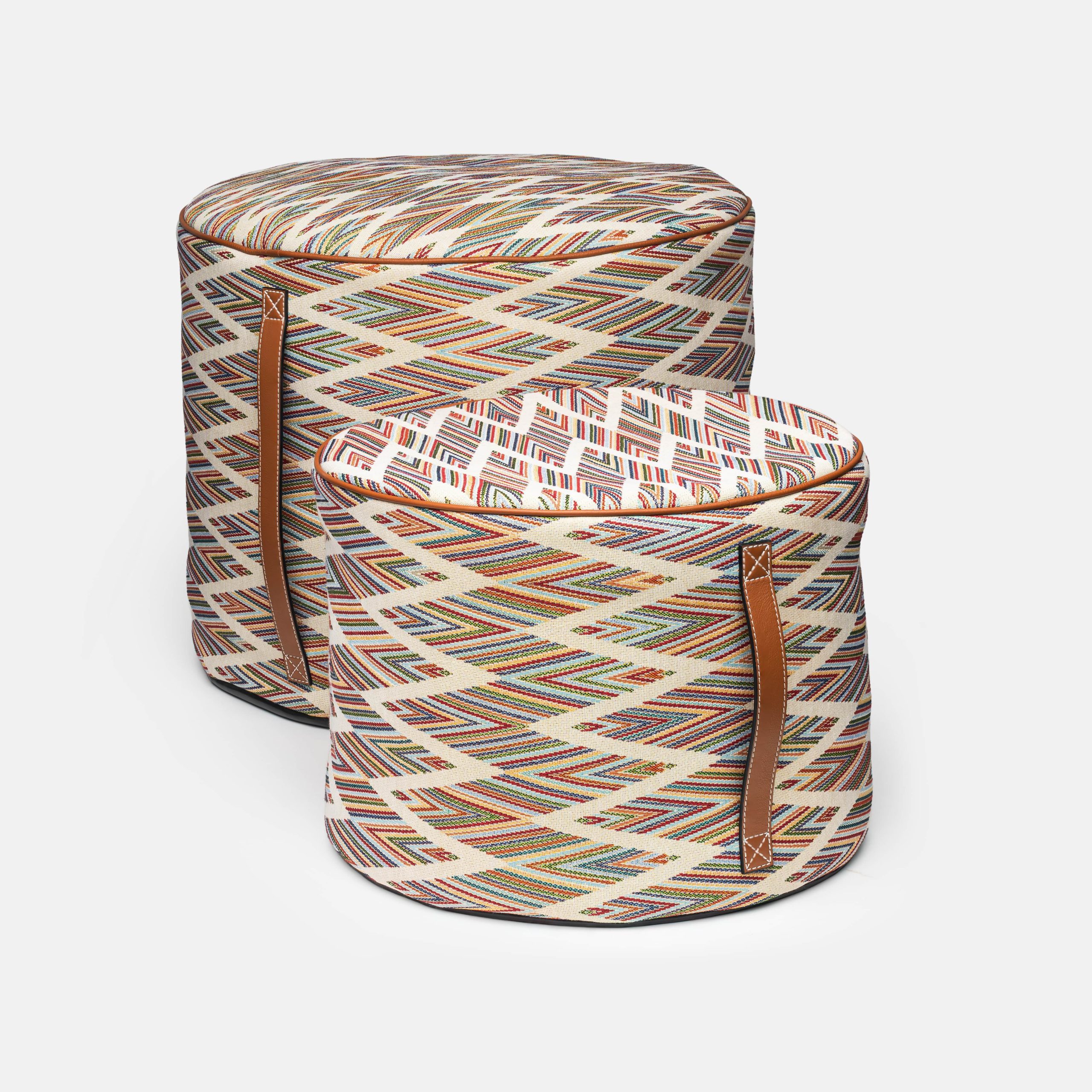 Puff de lona étnica con asas y tirador de piel vista genérica