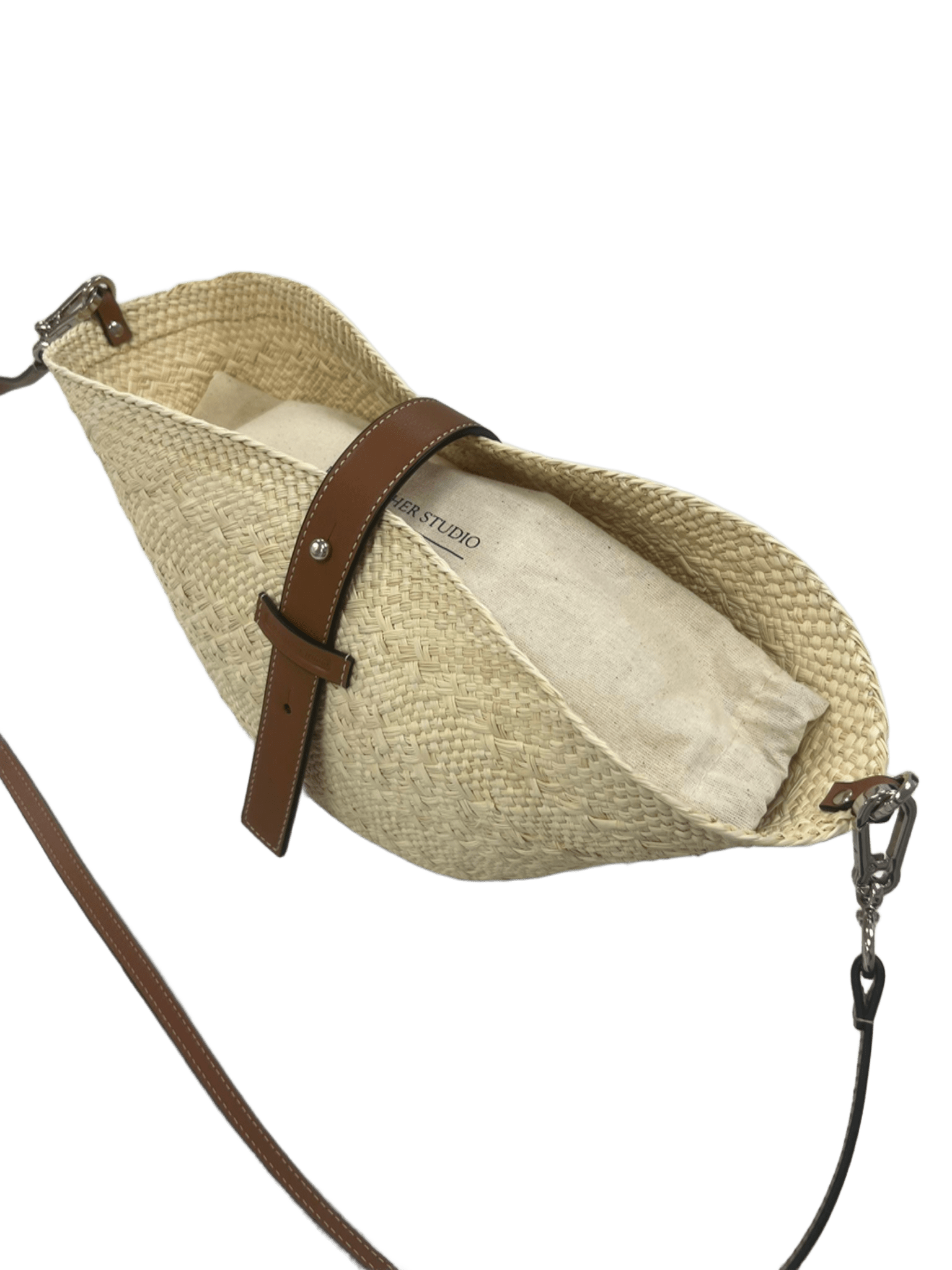 Cesta rafia natural cierre bandolera piel zoom
