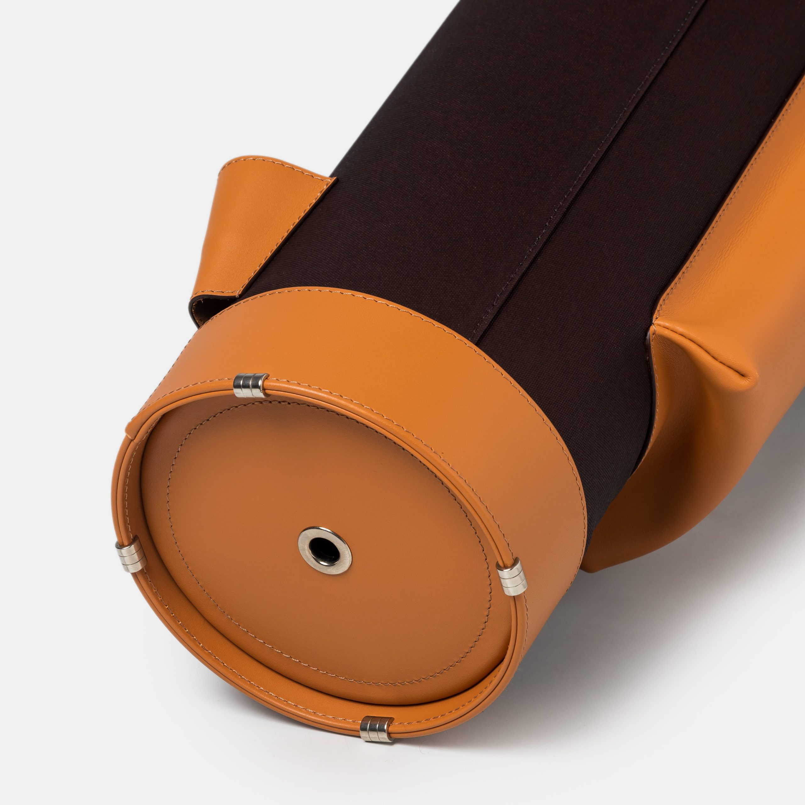 Bolsa de golf de piel estilo vintage vista inferior